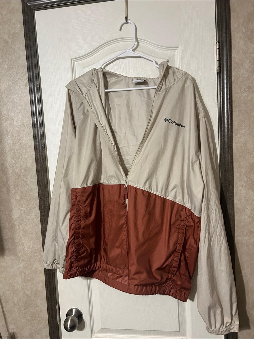 Columbia Two-Tone Hooded Windbreaker in Beige and Rust